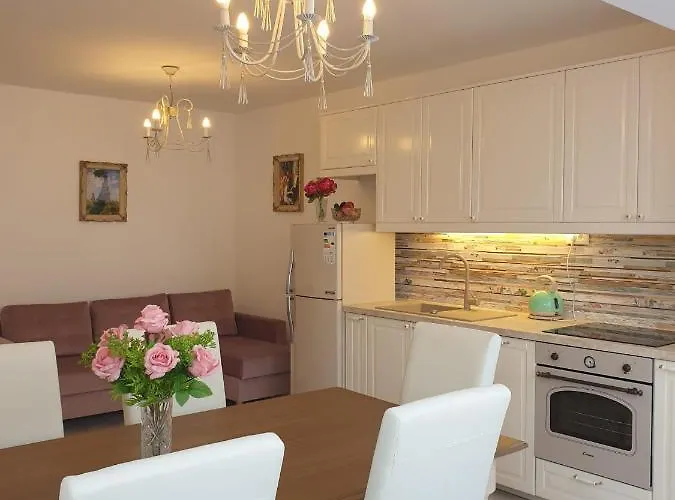 Elizabeth With Balcony * Split