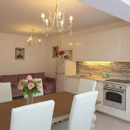 Elizabeth With Balcony * Split