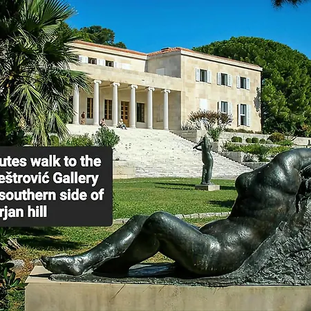 Elizabeth With Balcony * Split