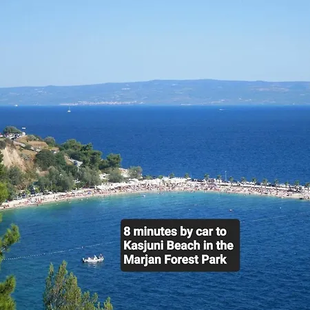 Elizabeth With Balcony Split