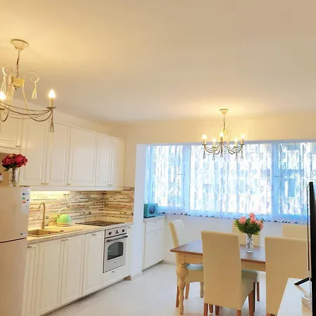 Apartment Elizabeth With Balcony Split