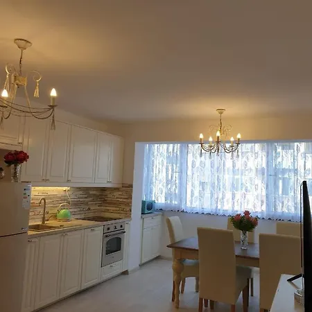 Elizabeth Apartment *