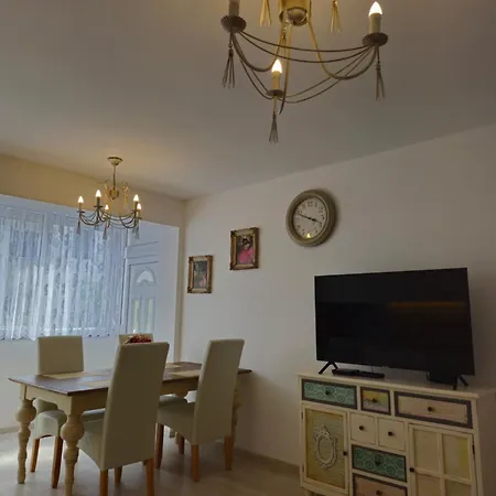 Elizabeth With Balcony